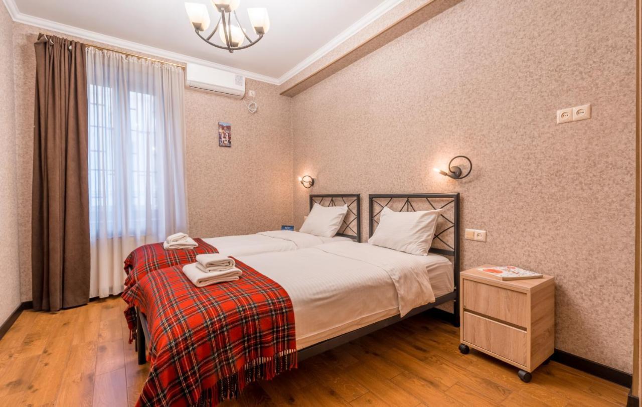 Hotel At Gomi 19 Tbiliszi Kültér fotó