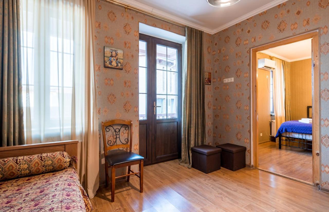 Hotel At Gomi 19 Tbiliszi Kültér fotó