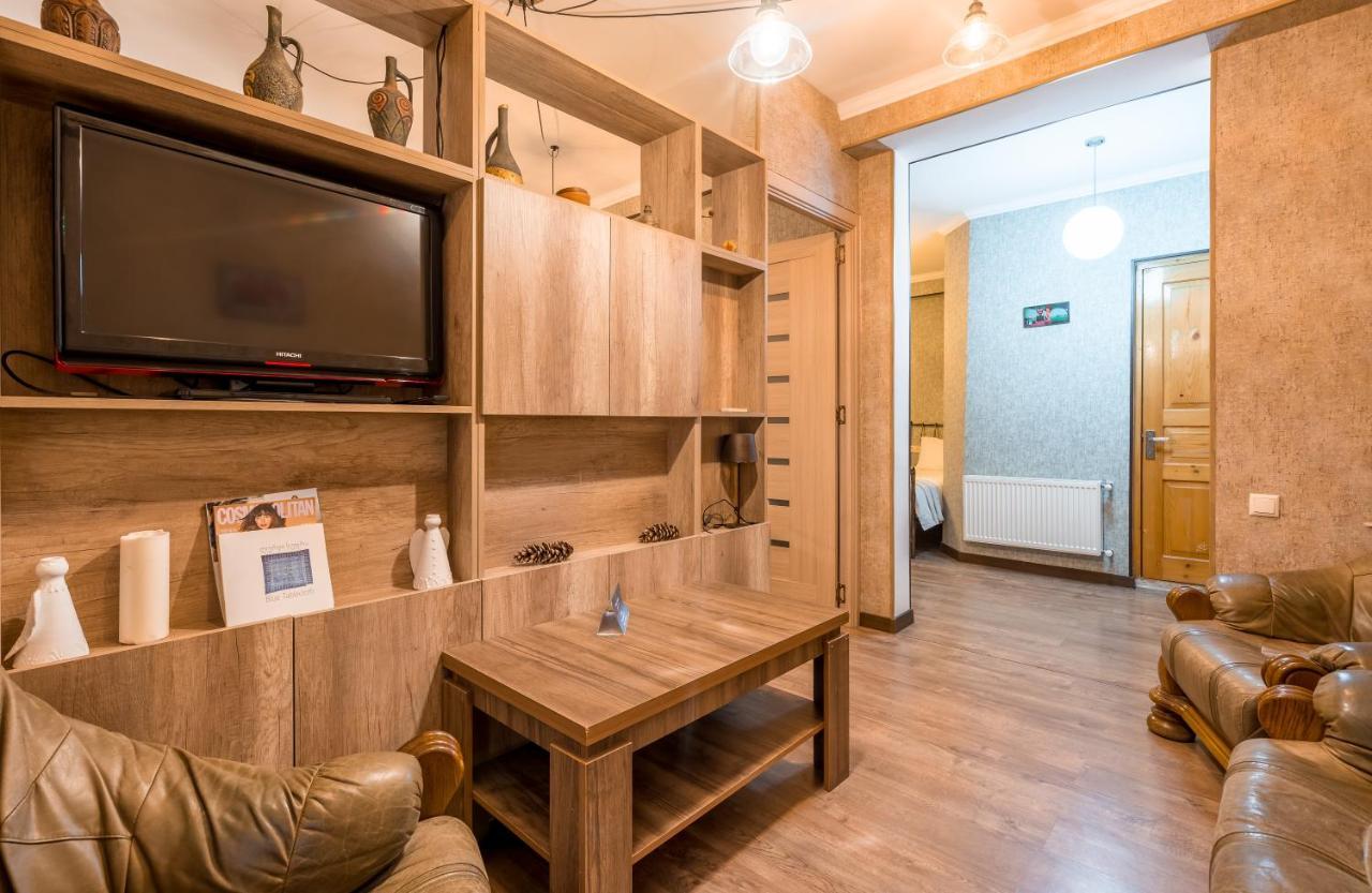 Hotel At Gomi 19 Tbiliszi Kültér fotó
