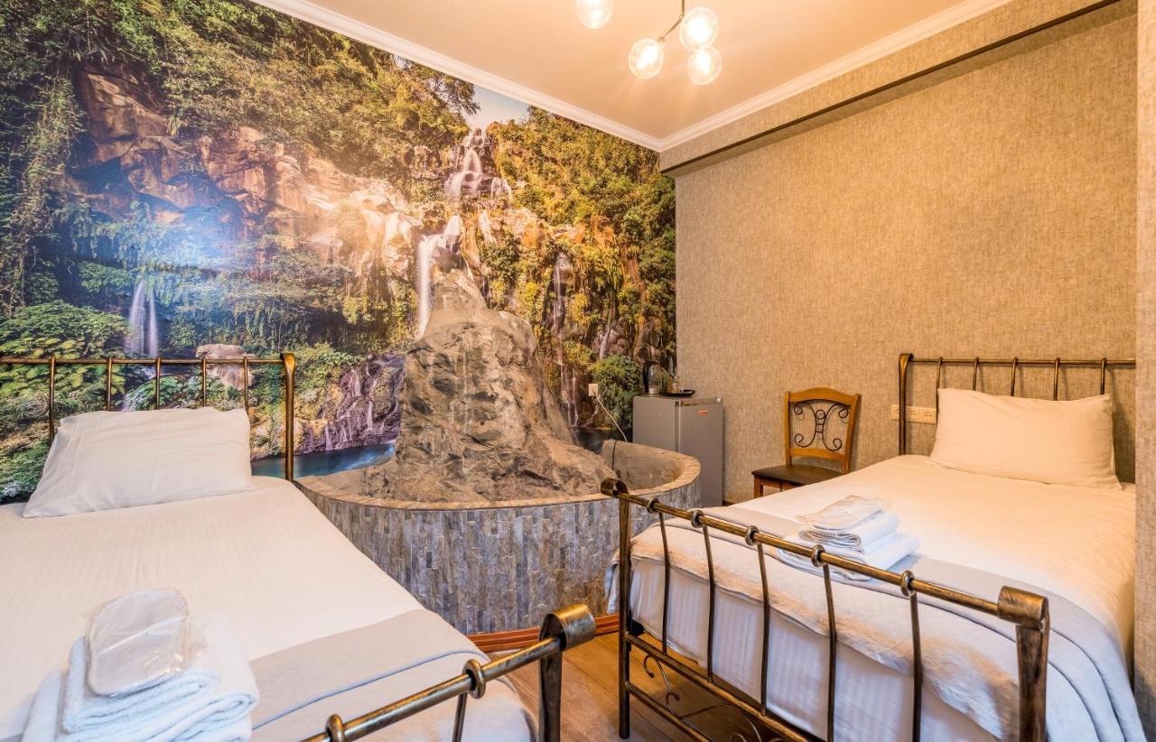 Hotel At Gomi 19 Tbiliszi Kültér fotó